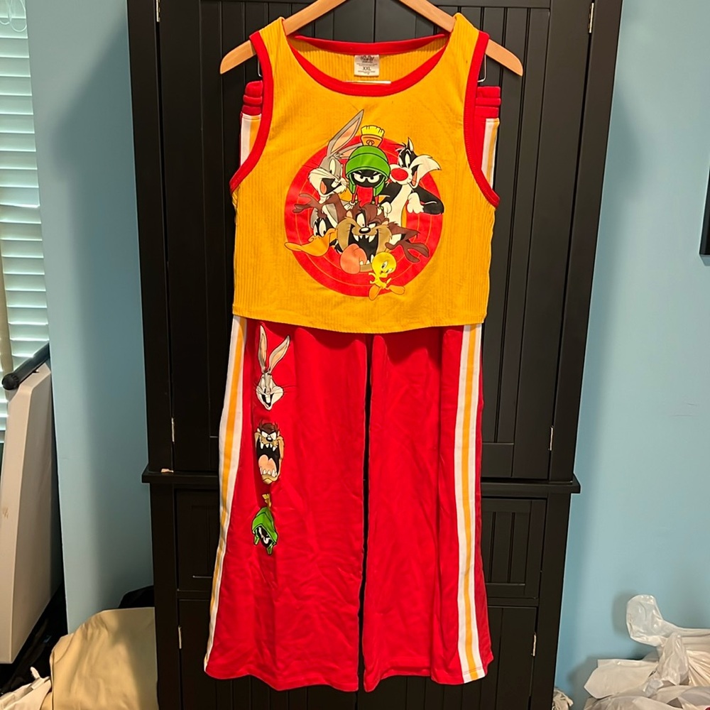Looney Tunes two piece set